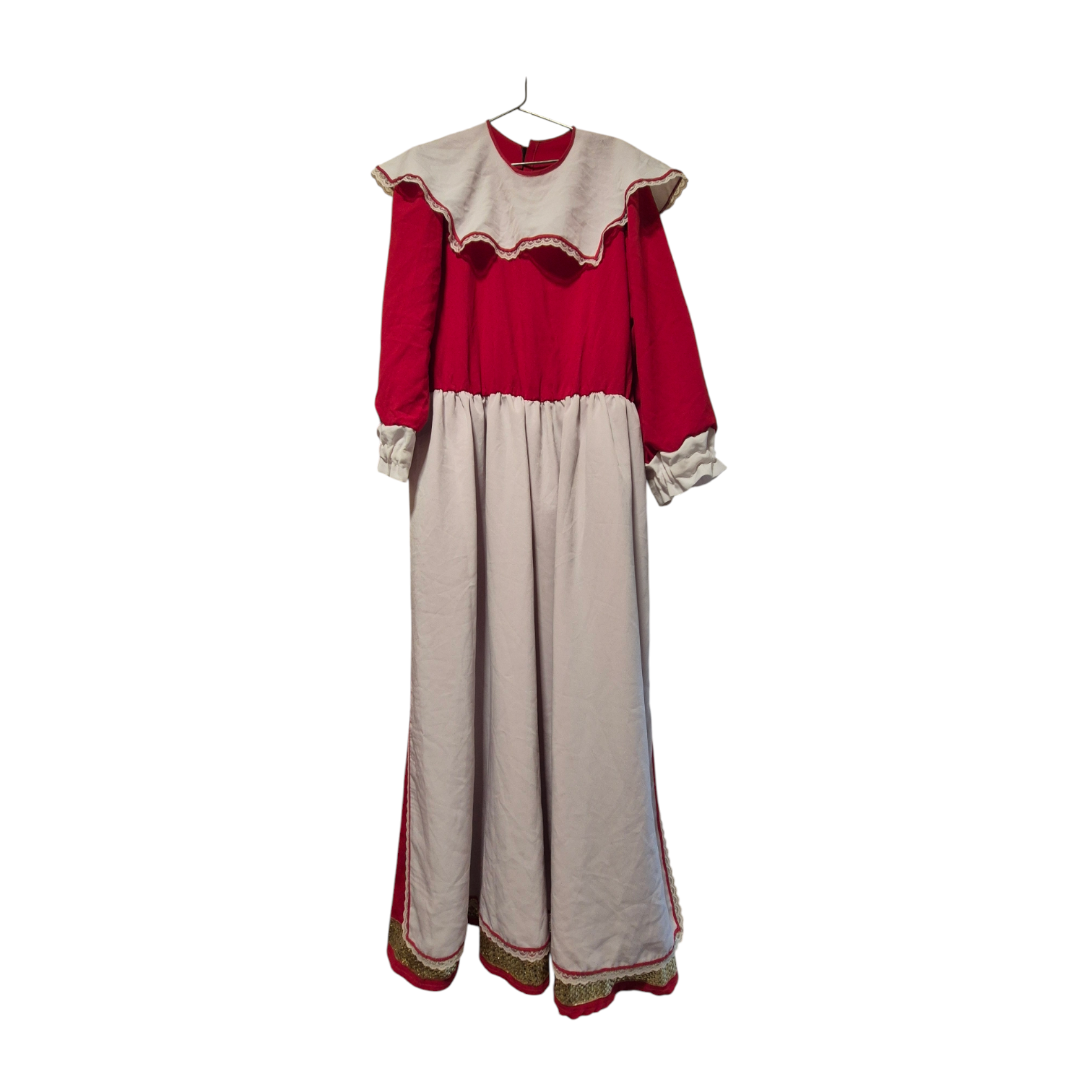 Vestido longo bege com mangas vermelhas